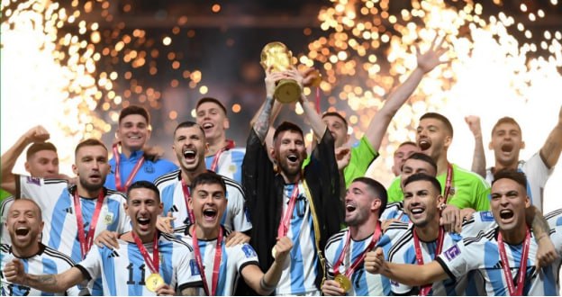 ทีมฟุตบอลประเทศอาร์เจนตินากำลังฉลองแชมป์ฟุตบอลโลก 2022 ที่ประเทศกาตาร์ หวย24